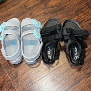 Oshkosh & cat & jack boys size 9 sandals. Both sandals are included.